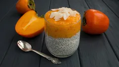 Einfach, gesund und lecker: So bereitest du Chia-Pudding mit Kaki zu