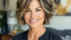 Haarschnitte ab 40: Welche Frisur passt, um auch ohne Styling stilvoll auszusehen?