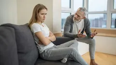 7 Gewohnheiten, die ältere Menschen für höflich halten, die Jüngeren aber nerven